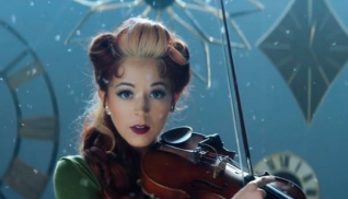 Houslistka Lindsey Stirling okouzlila celý svět.