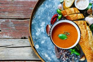 Gazpacho se dá jíst teplé i studené.